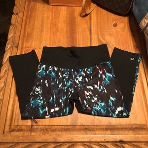 GapFit Workout Blackout Capri Leggings